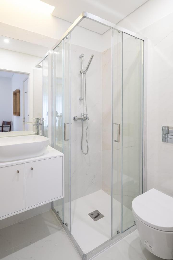 Guestready - Modern 2-Bedroom Apt In Cedofeita Porto Bagian luar foto