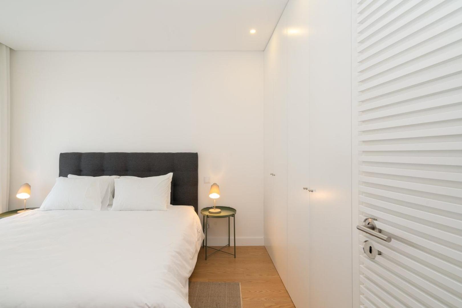 Guestready - Modern 2-Bedroom Apt In Cedofeita Porto Bagian luar foto