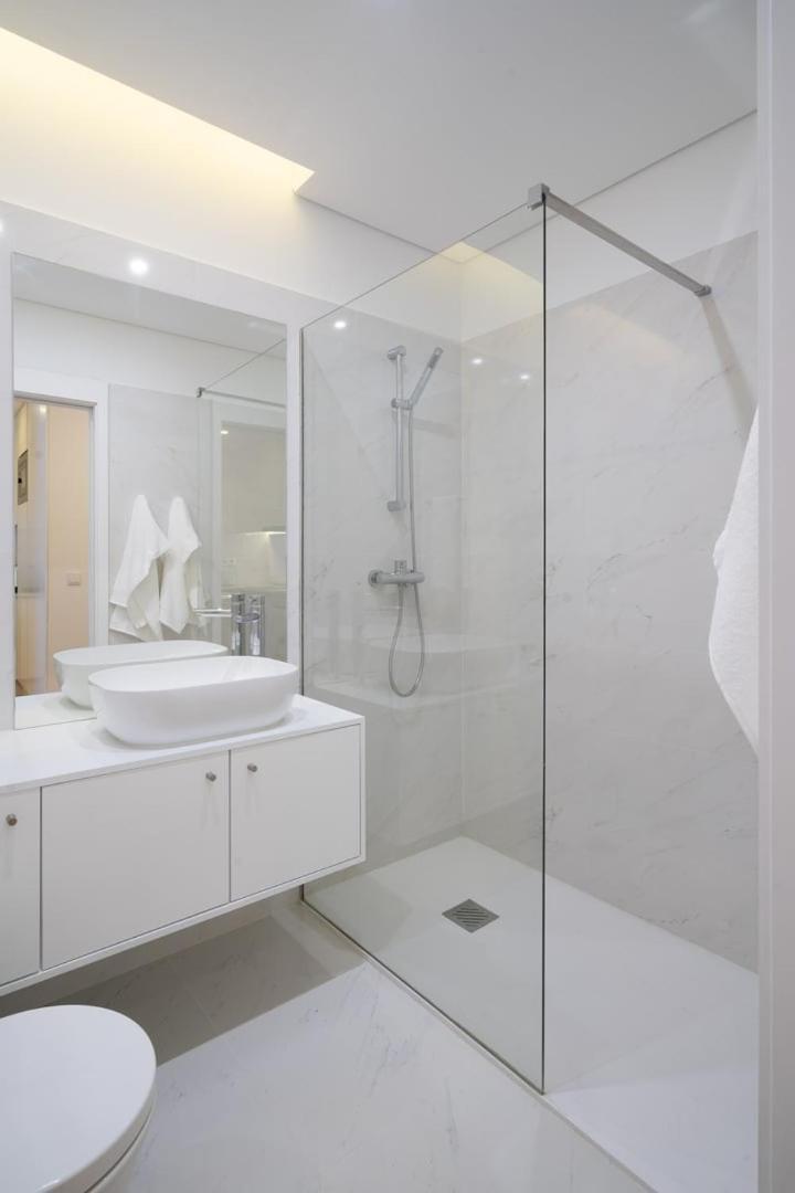 Guestready - Modern 2-Bedroom Apt In Cedofeita Porto Bagian luar foto