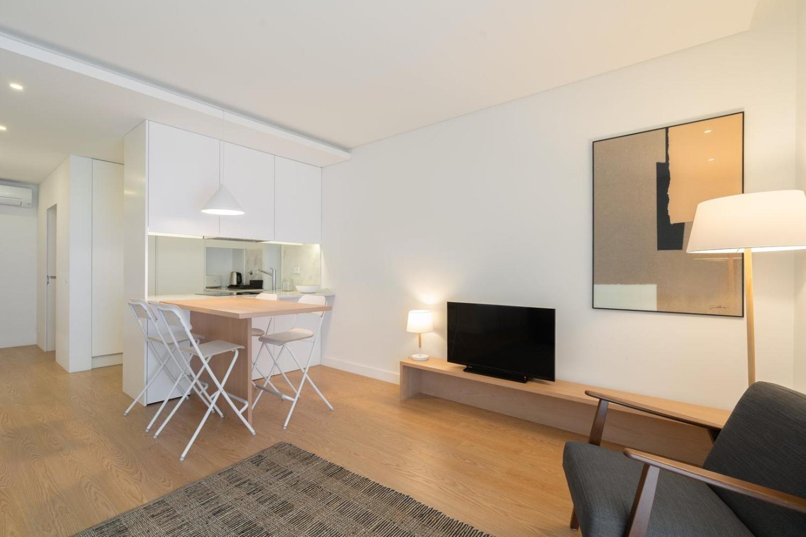 Guestready - Modern 2-Bedroom Apt In Cedofeita Porto Bagian luar foto