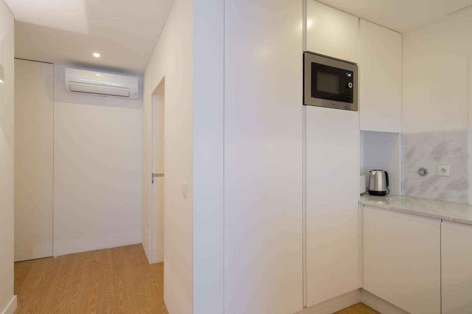 Guestready - Modern 2-Bedroom Apt In Cedofeita Porto Bagian luar foto