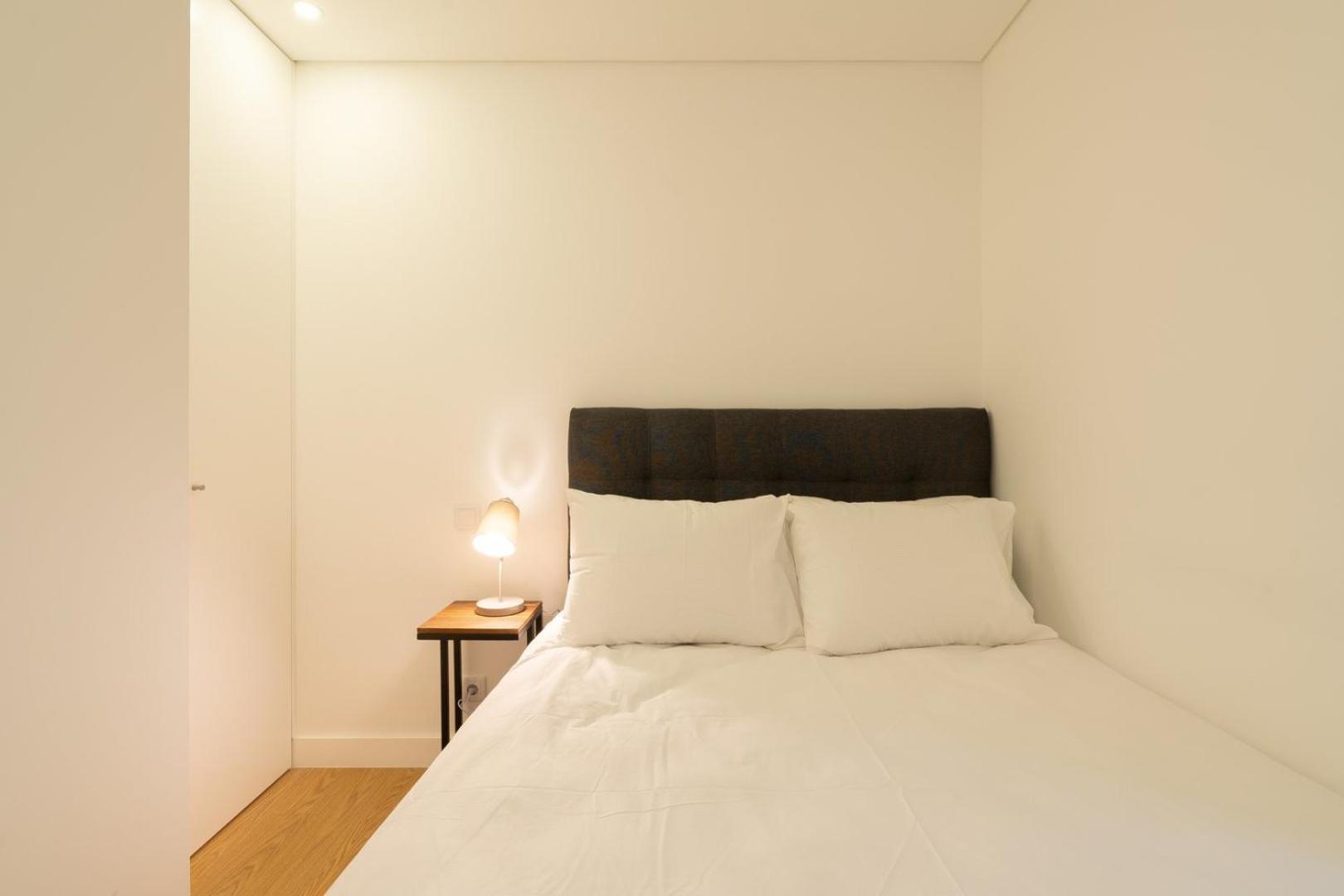 Guestready - Modern 2-Bedroom Apt In Cedofeita Porto Bagian luar foto