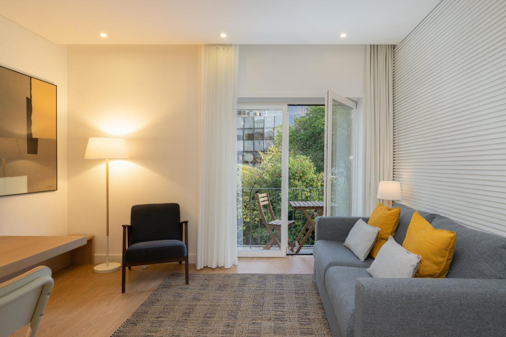 Guestready - Modern 2-Bedroom Apt In Cedofeita Porto Bagian luar foto