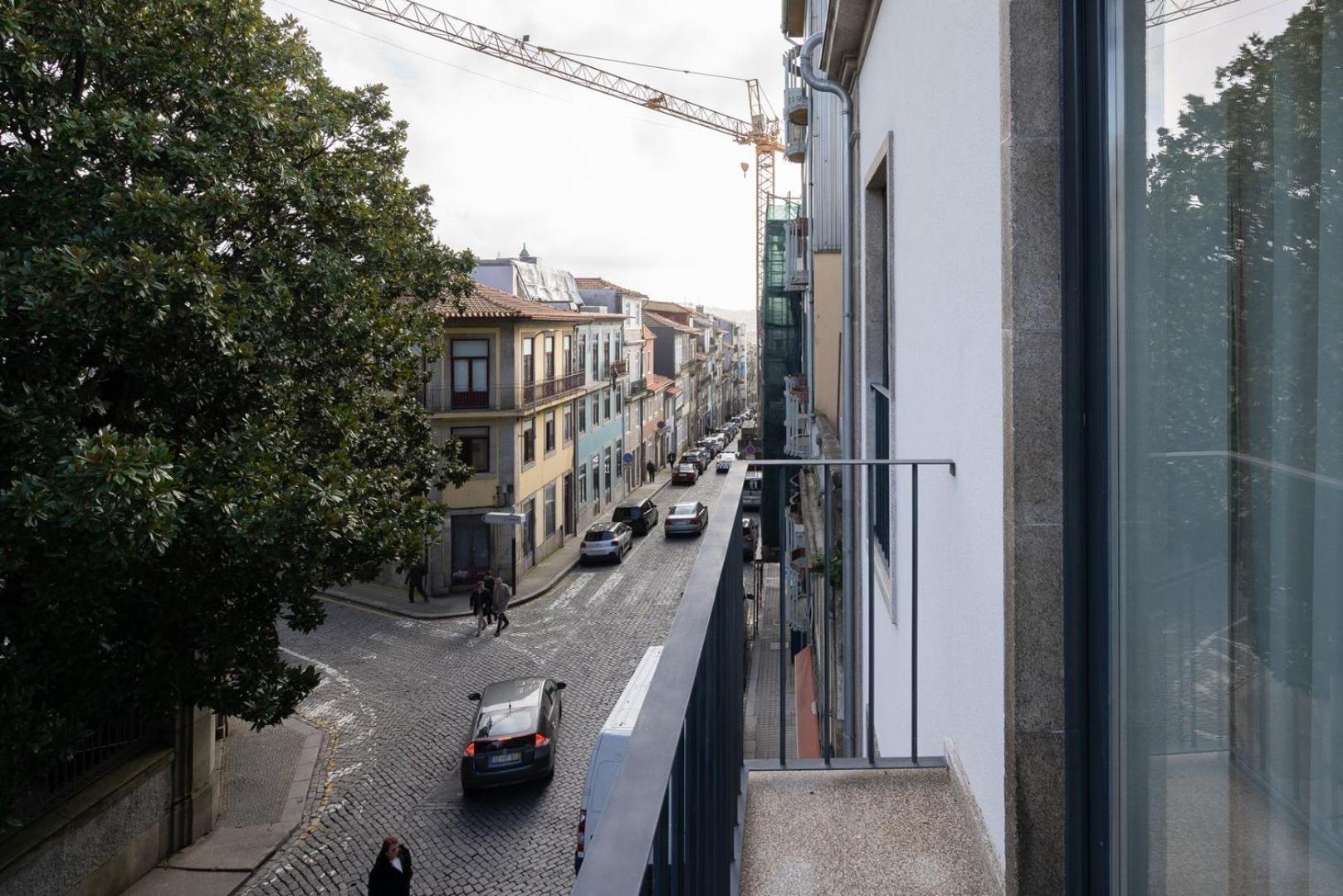 Guestready - Modern 2-Bedroom Apt In Cedofeita Porto Bagian luar foto