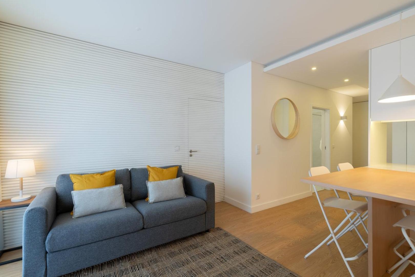 Guestready - Modern 2-Bedroom Apt In Cedofeita Porto Bagian luar foto